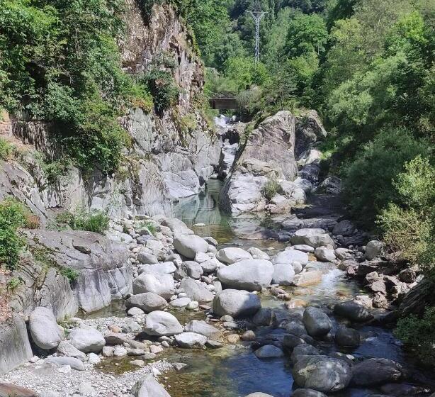 پانسیون Hostal Los Valles