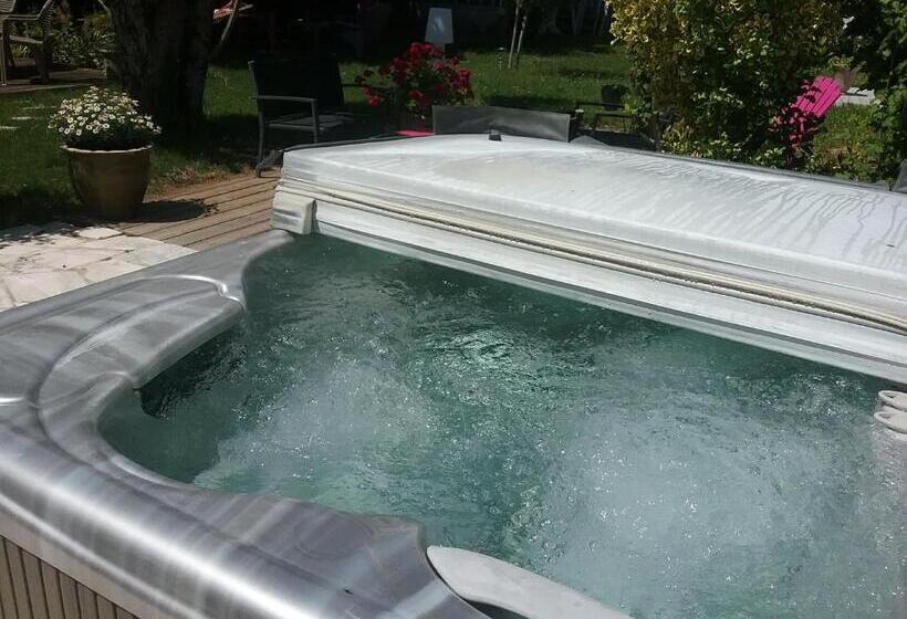 بنسيون Chambre De La Roseraie