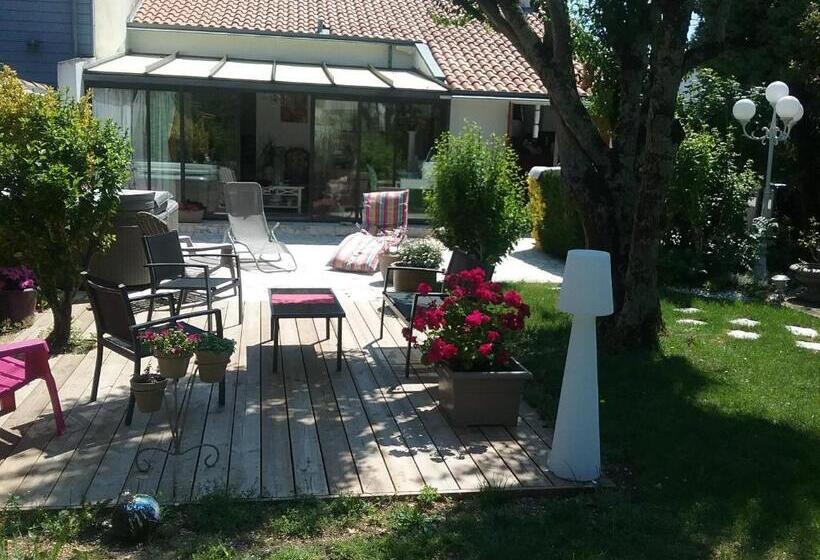 بنسيون Chambre De La Roseraie