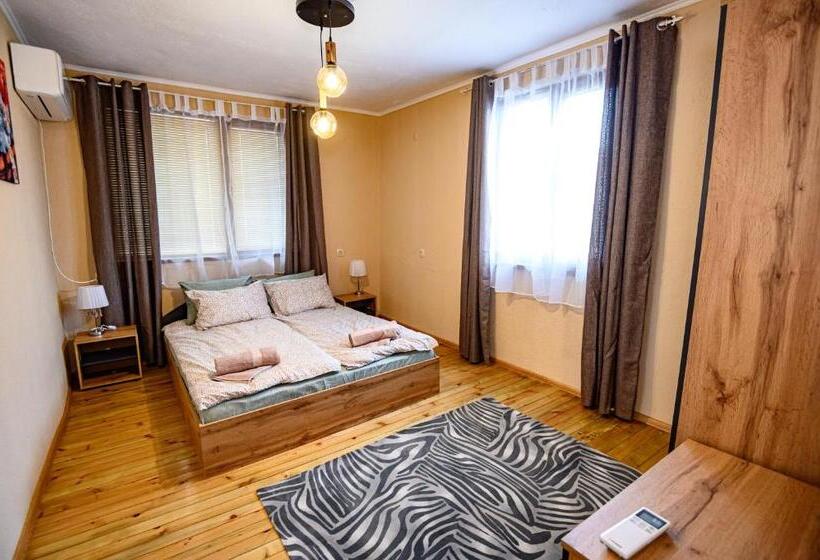 פנסיון Lalev Guest House