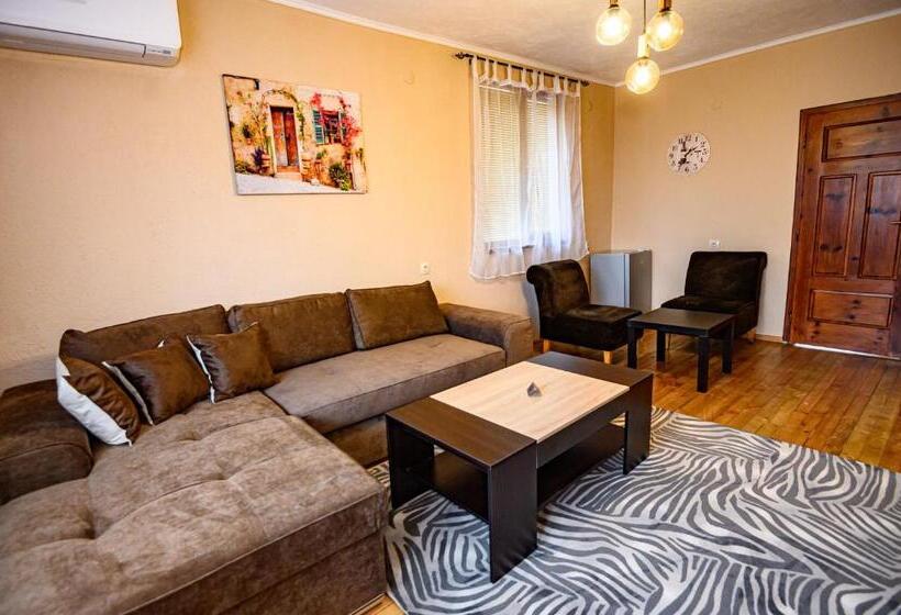 פנסיון Lalev Guest House