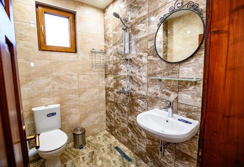 פנסיון Lalev Guest House