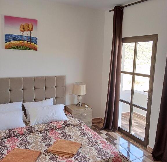 پانسیون The Stunning View