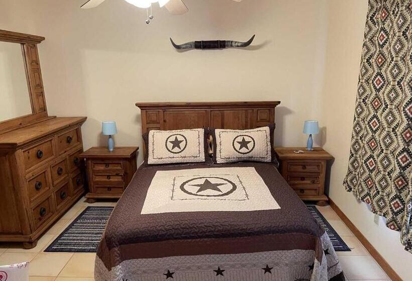 Пансион Ranchito Cabin In Hondo