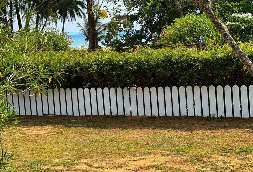 펜션 Twocans Resort Kohmak   Sha