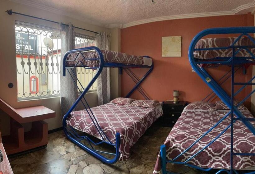 هاستل Alojamientos Hostal Rest House