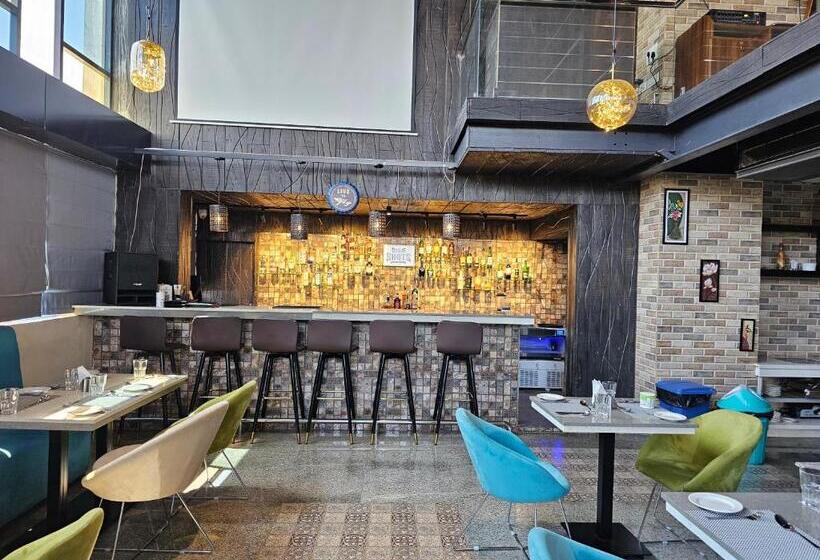 호스텔 Quality Inn Rockwell Grand, Bangalore