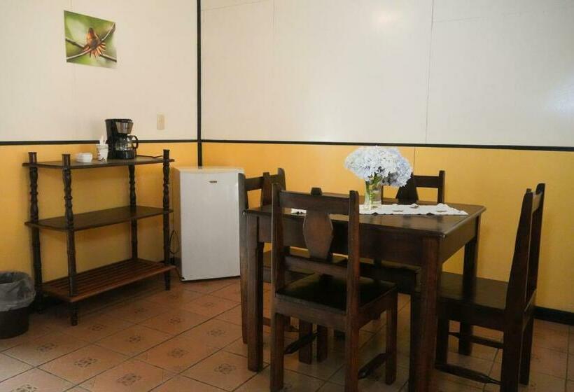 مبيت وإفطار Cabinas El Quetzal