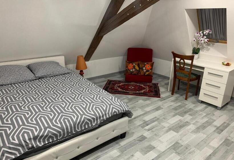 住宿加早餐  Chambre Rustique Avec Double Lit Et Sa Salle De Bain Privée