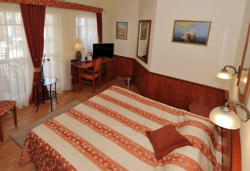 تختخواب و صبحانه Pátria Panzió