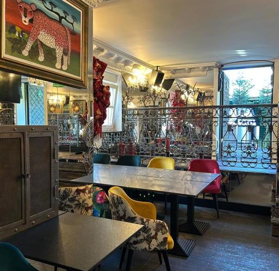 تختخواب و صبحانه Safari House   Wisła