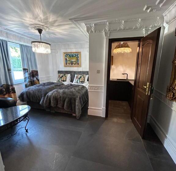 تختخواب و صبحانه Safari House   Wisła