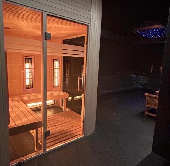 تختخواب و صبحانه Safari House   Wisła