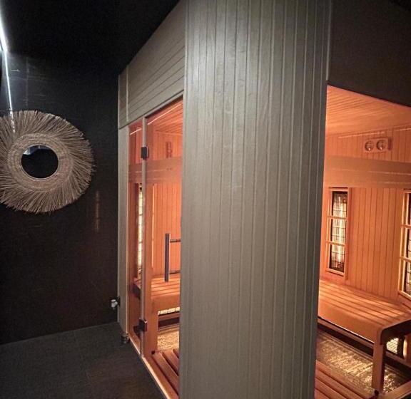 تختخواب و صبحانه Safari House   Wisła