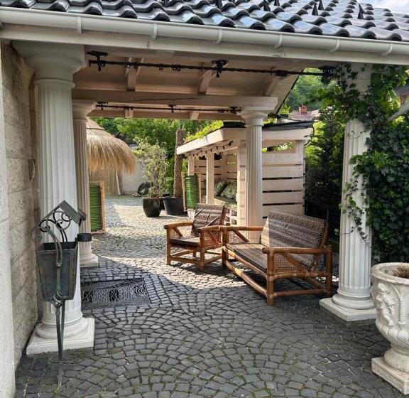 تختخواب و صبحانه Safari House   Wisła