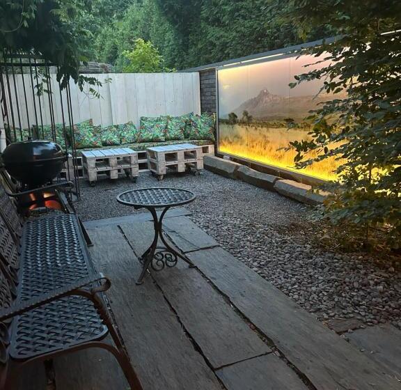 تختخواب و صبحانه Safari House   Wisła