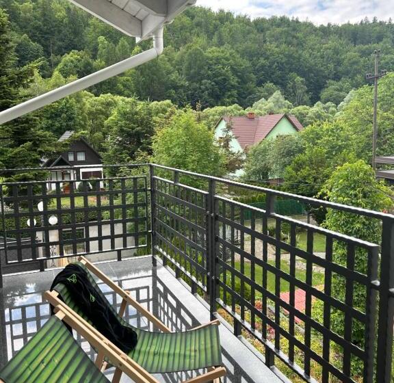 تختخواب و صبحانه Safari House   Wisła