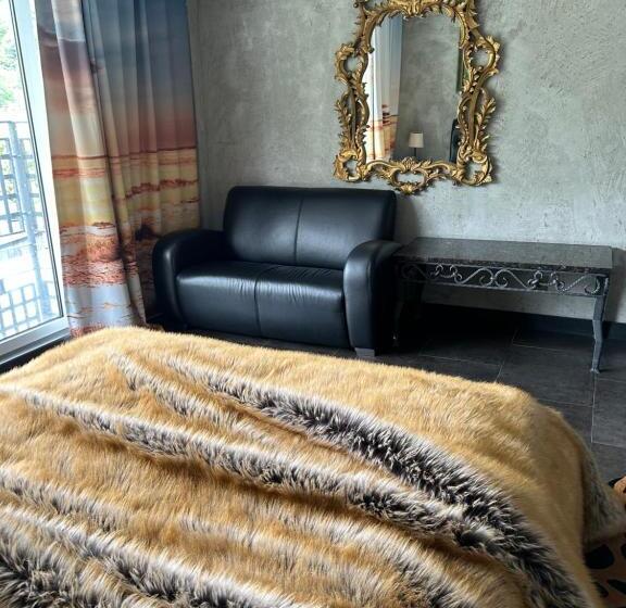 تختخواب و صبحانه Safari House   Wisła