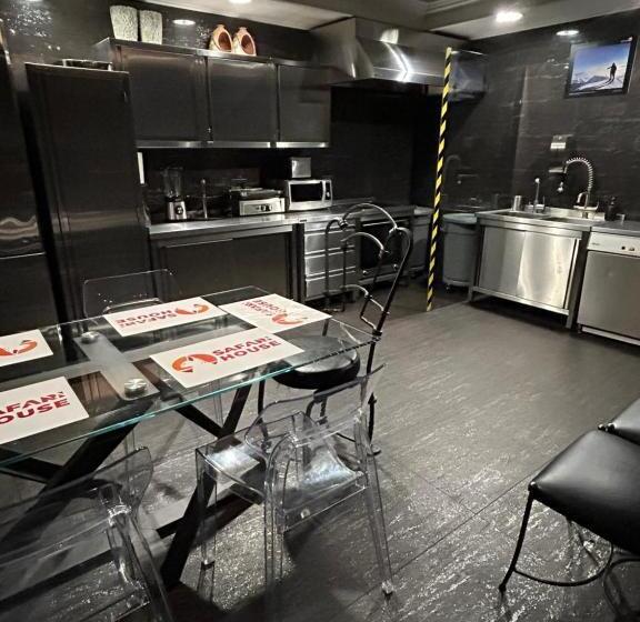 تختخواب و صبحانه Safari House   Wisła