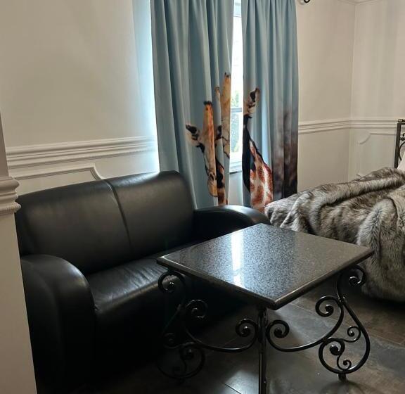 تختخواب و صبحانه Safari House   Wisła