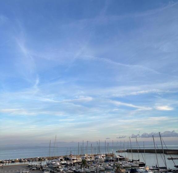 住宿加早餐  The Roofport