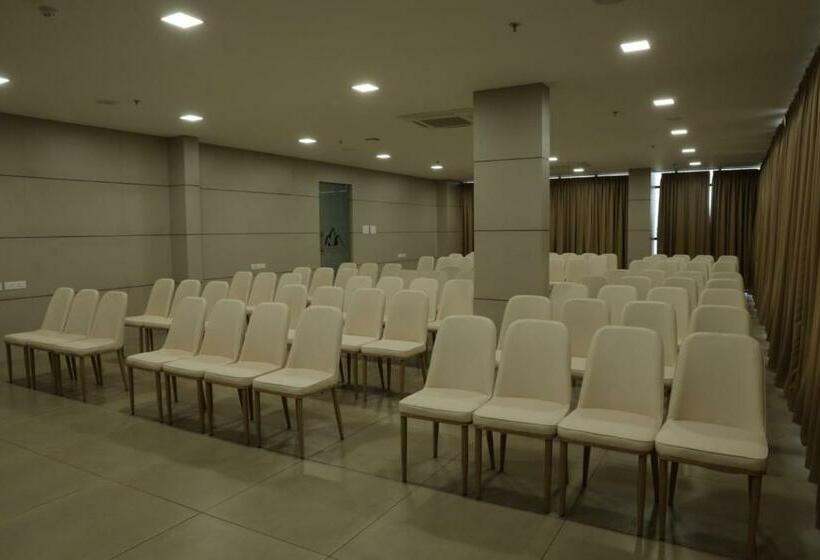 Dreamotel Luxury Suites And Rooms