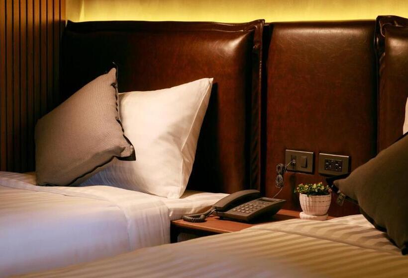 호텔 เดอะซิกเนเจอร์ นคร โฮเทล