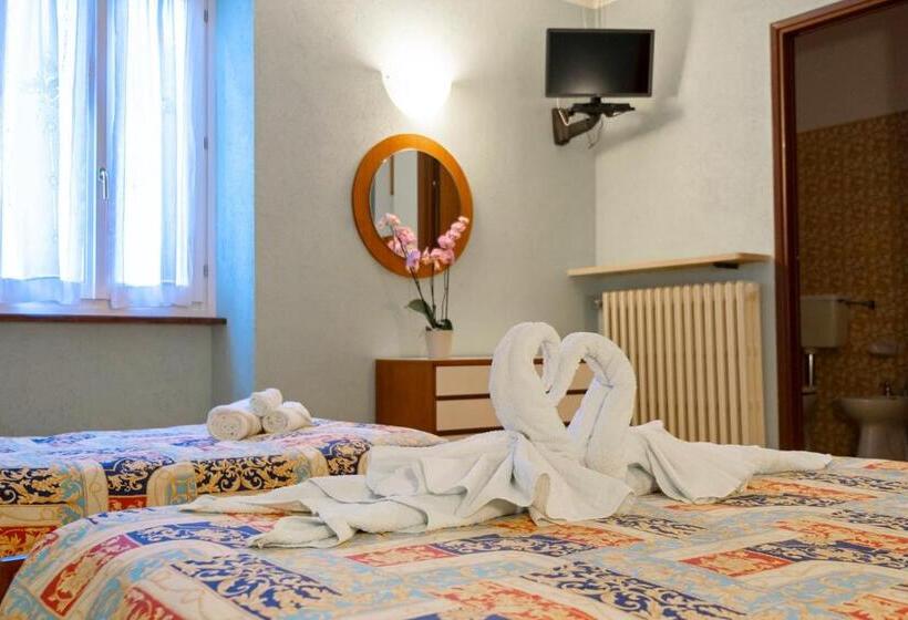 ホテル Albergo Ponte Di Nava