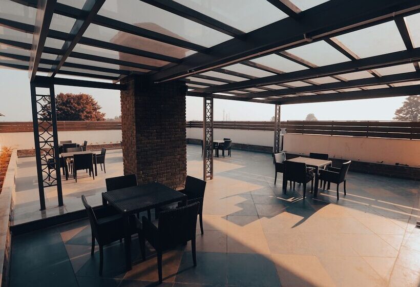 فندق Clarks Inn Express , Dehradun