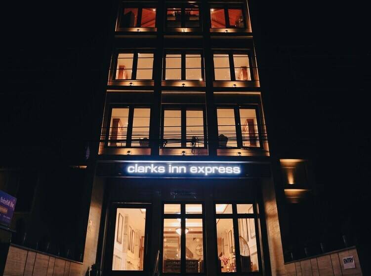 Hotel Clarks Inn Express , Dehradun