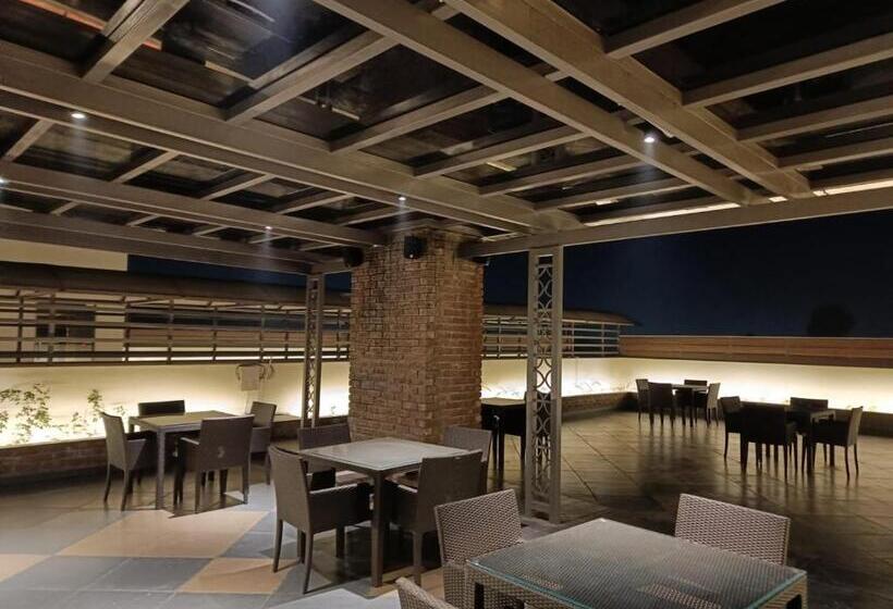 Hotel Clarks Inn Express , Dehradun