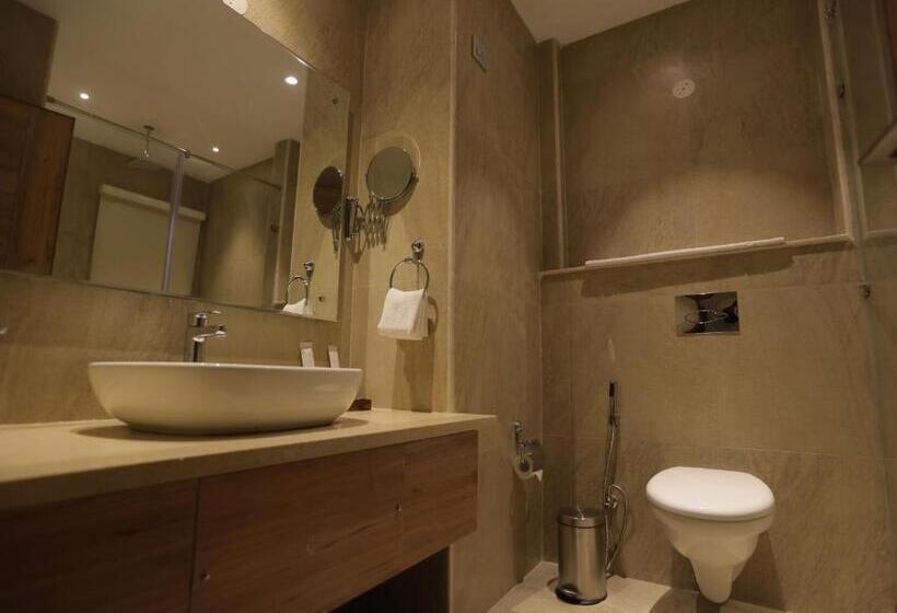 فندق Clarks Inn Express , Dehradun