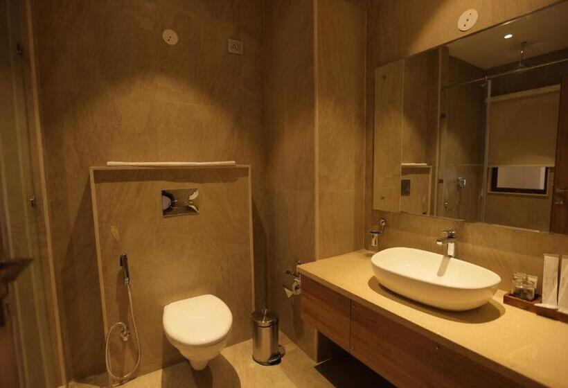 Hotel Clarks Inn Express , Dehradun