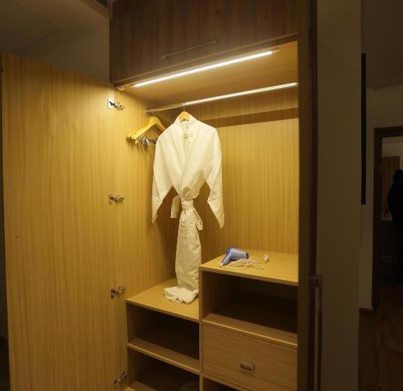 Hotel Clarks Inn Express , Dehradun