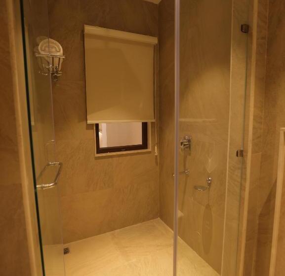 Hotel Clarks Inn Express , Dehradun