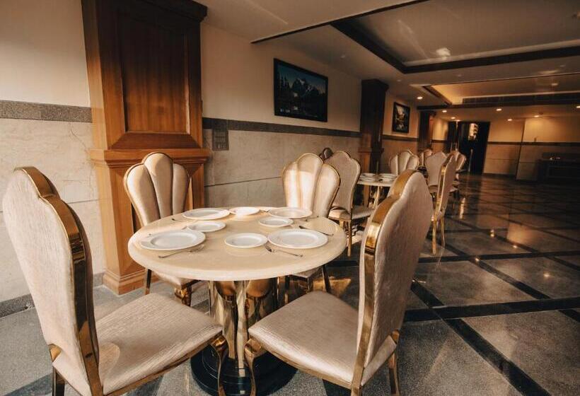 Hotel Clarks Inn Express , Dehradun