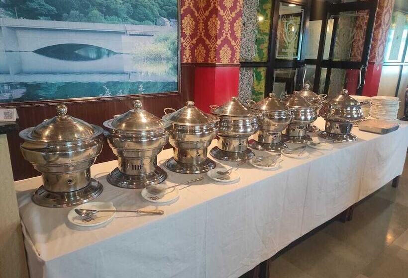 Hotel Darussalam Restaurant And Inn