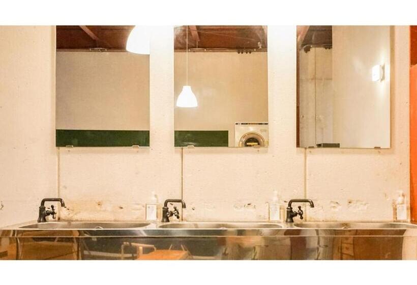 فندق Fan! Aburatsu Sports Bar & Hostel  Vacation Stay 78451v