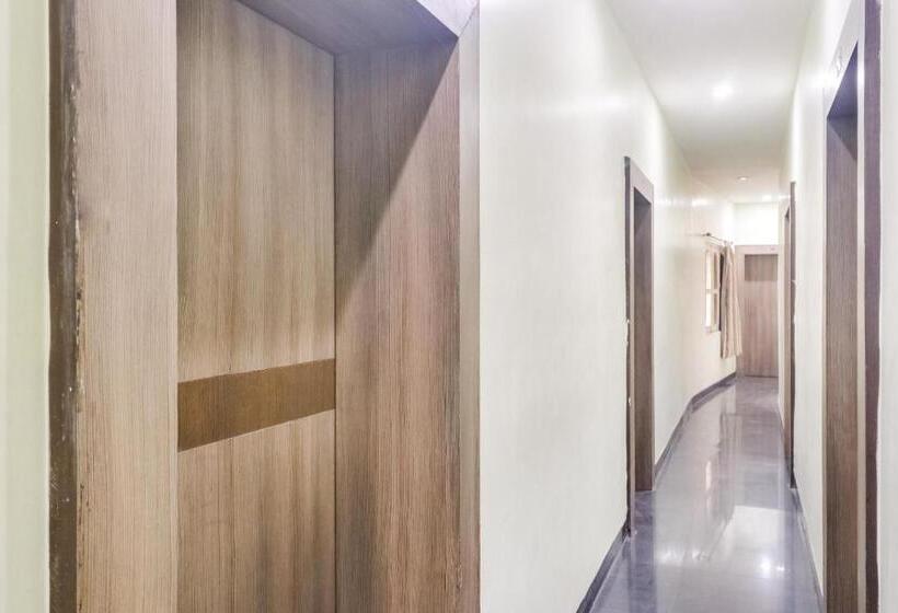 ホテル Flagship Zen Royal Cottage