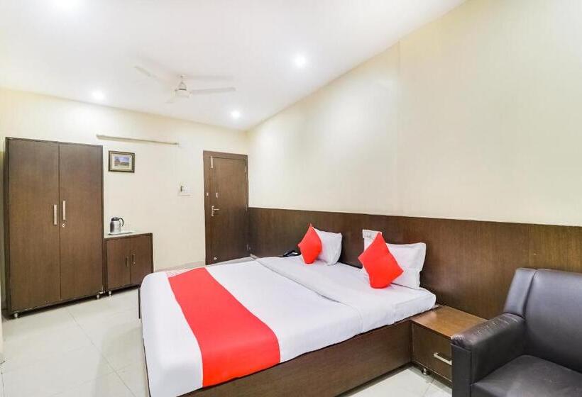 ホテル Flagship Zen Royal Cottage