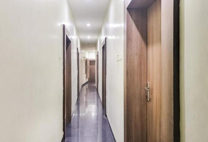 ホテル Flagship Zen Royal Cottage