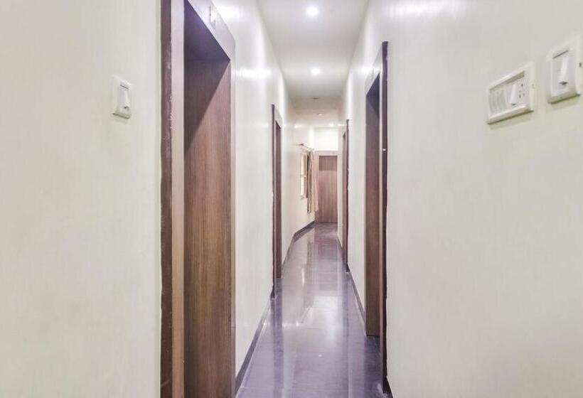 ホテル Flagship Zen Royal Cottage