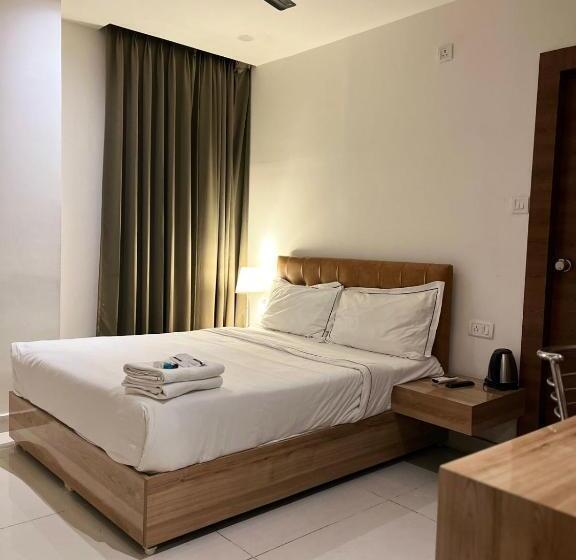 בית מלון כפרי Hibiscus Tree  Bachupally