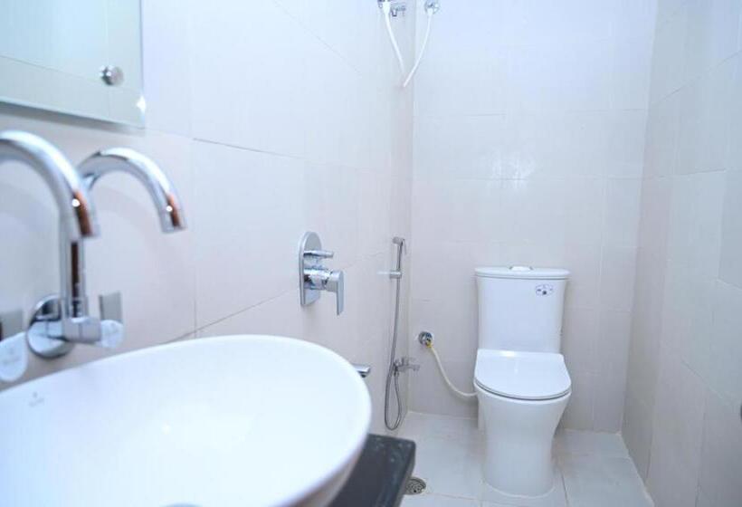 בית מלון כפרי Hibiscus Tree  Bachupally