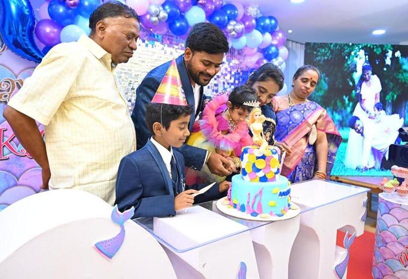 בית מלון כפרי Hibiscus Tree  Bachupally