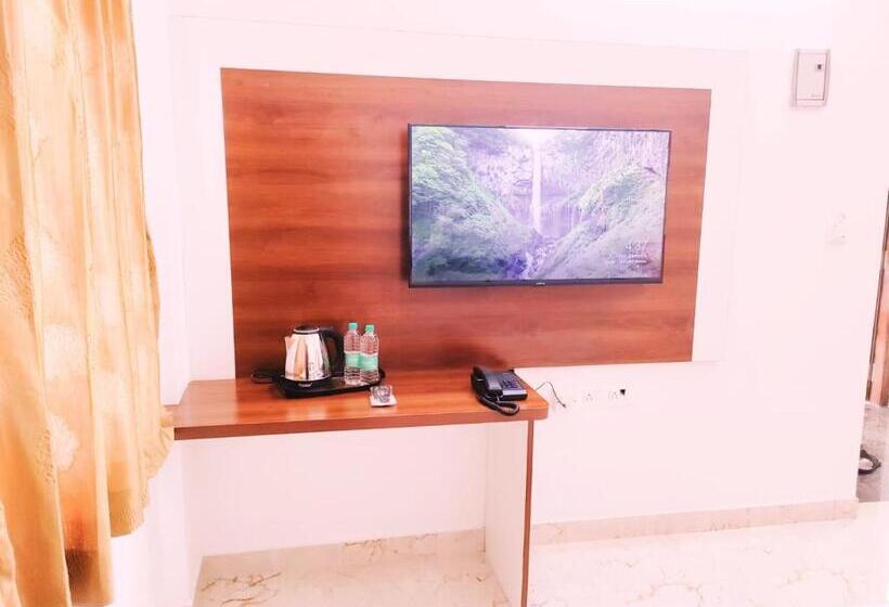 Отель Keerthis Royal Suites Kempegowda International Airport