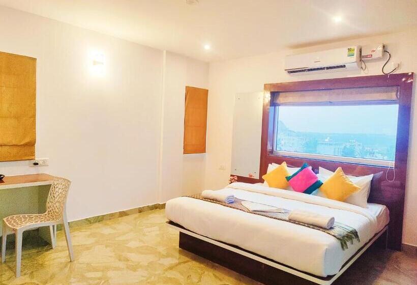 ホテル Keerthis Royal Suites Kempegowda International Airport