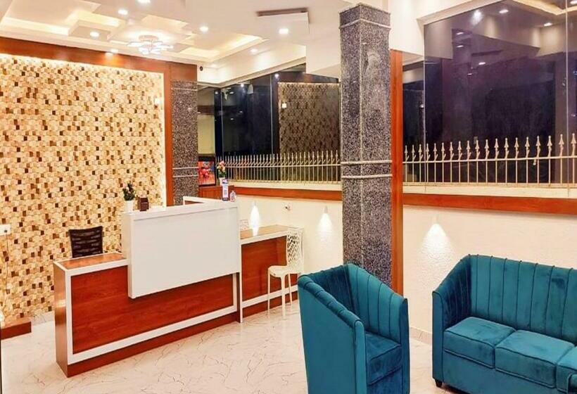 ホテル Keerthis Royal Suites Kempegowda International Airport