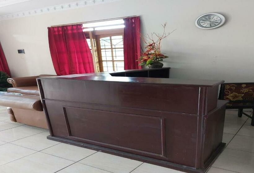 Отель Oyo 92041 Borneo