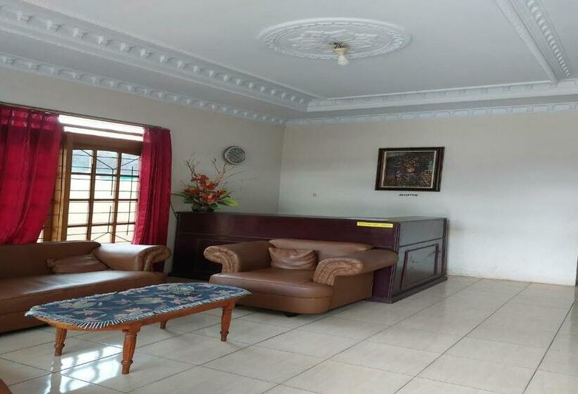 Отель Oyo 92041 Borneo